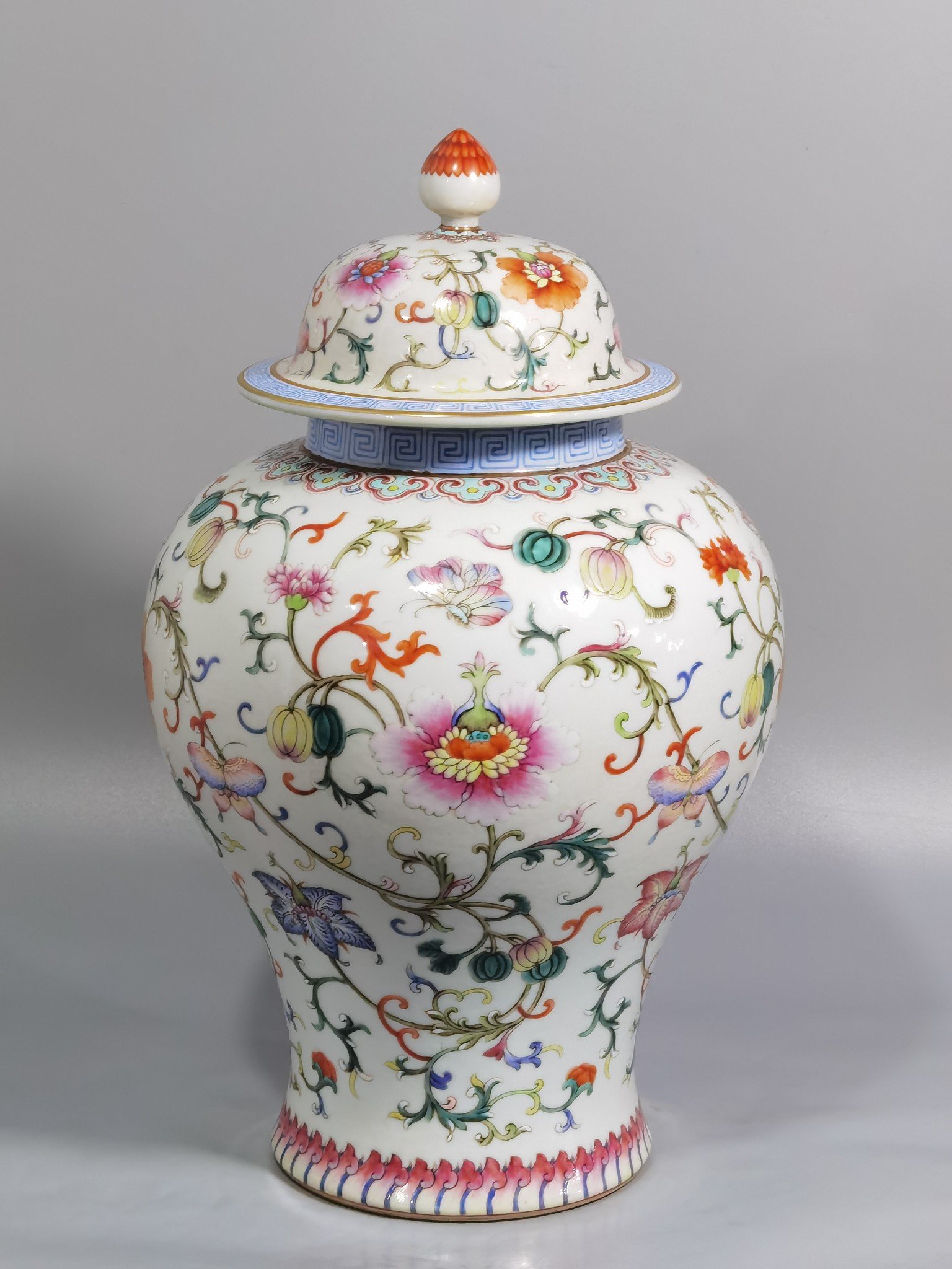 Qing Dynasty Qianlong pair of pastel-painted general jars