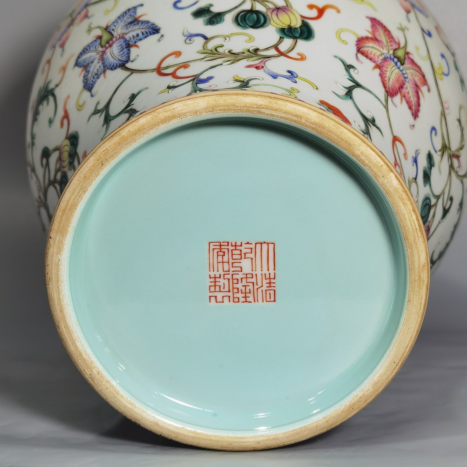 Qing Dynasty Qianlong pair of pastel-painted general jars