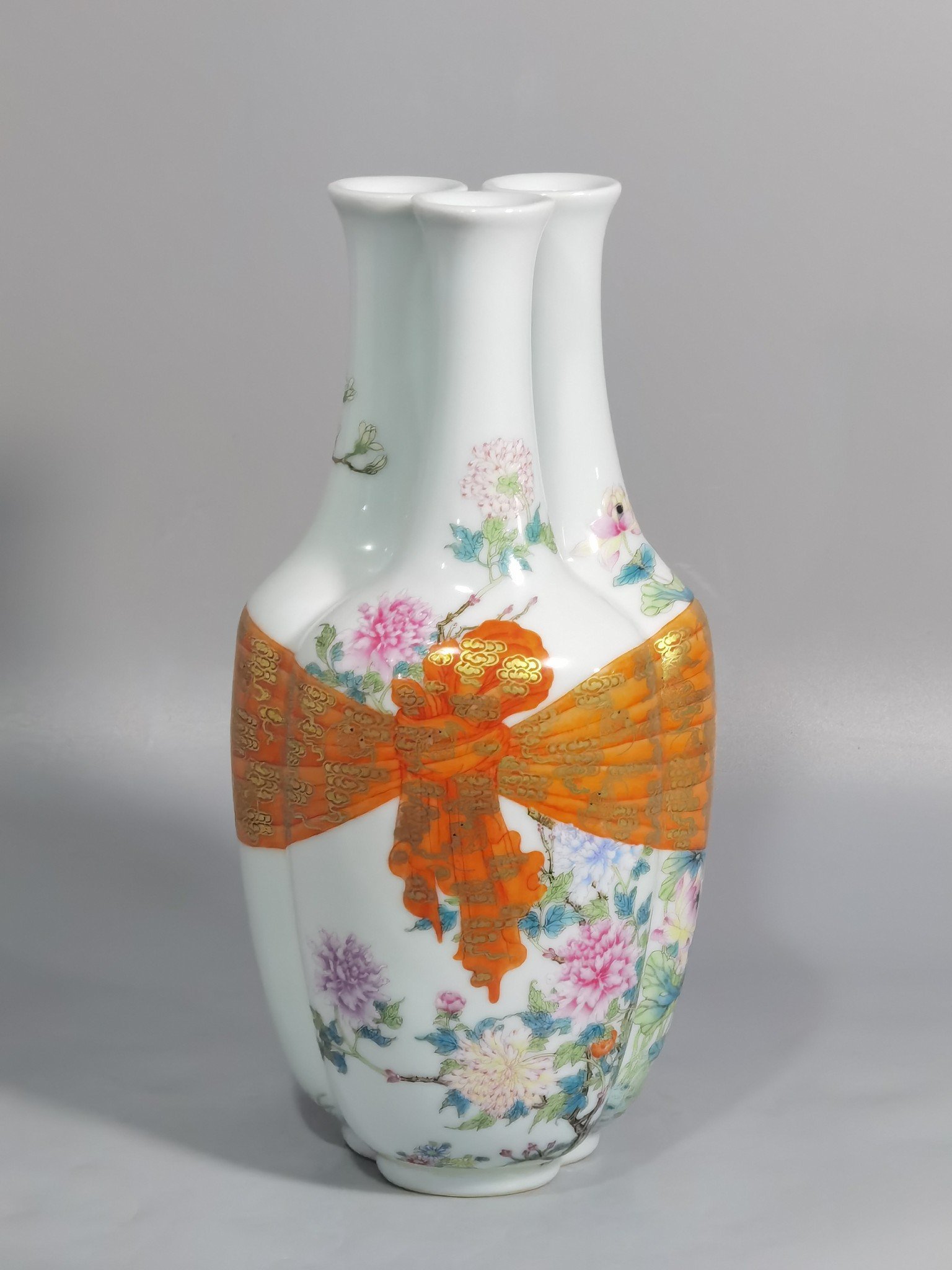 Qing Dynasty Qianlong Pastel flowers and gold-painted baggage three-tube vase
