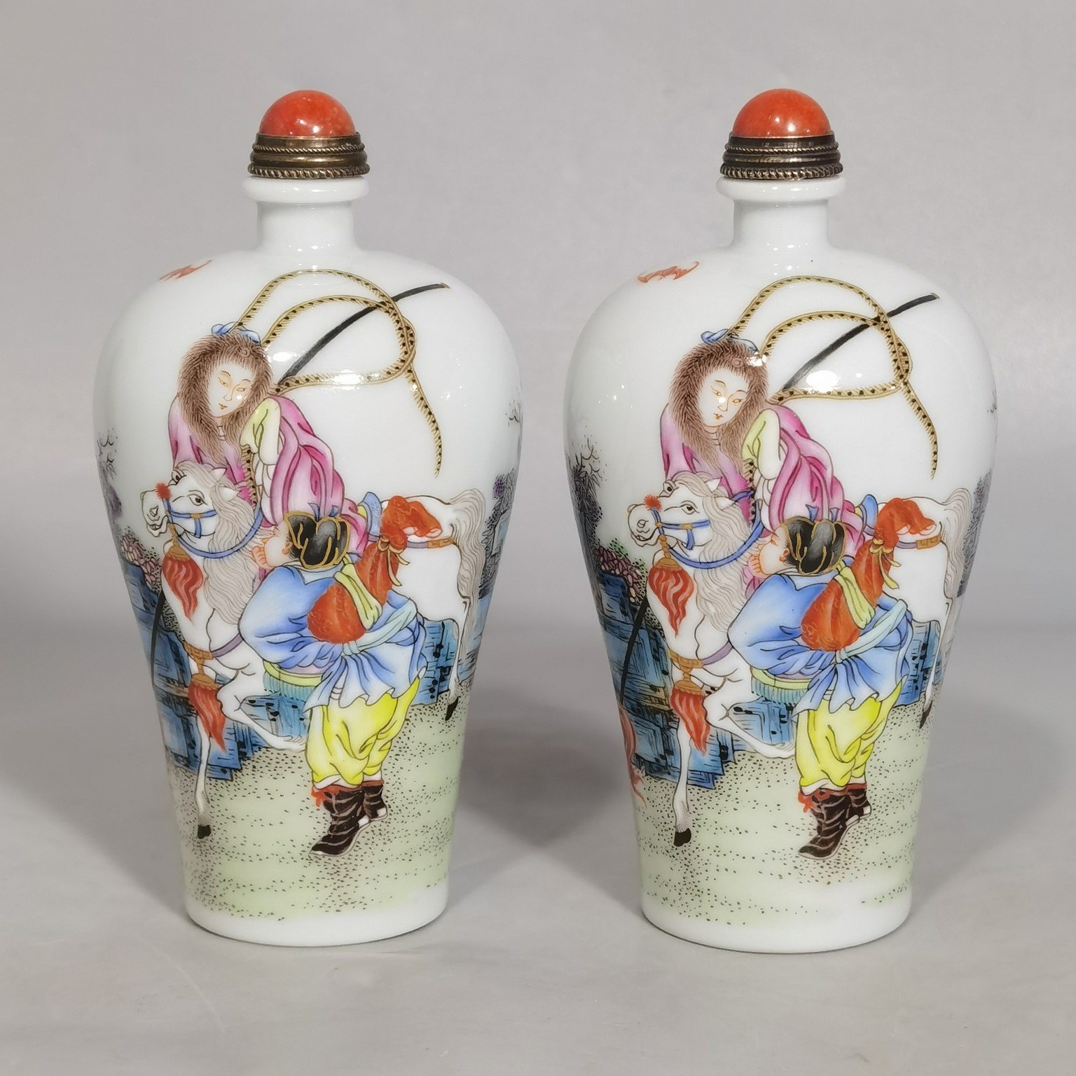 Qing Dynasty Qianlong Pastel Hua Mulan joined the army snuff bottle