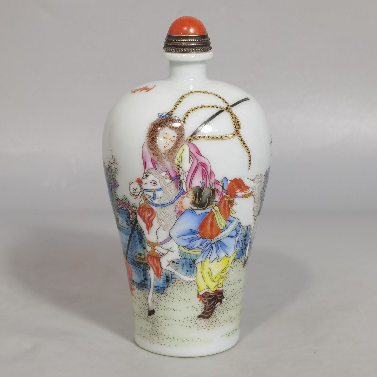 Qing Dynasty Qianlong Pastel Hua Mulan joined the army snuff bottle