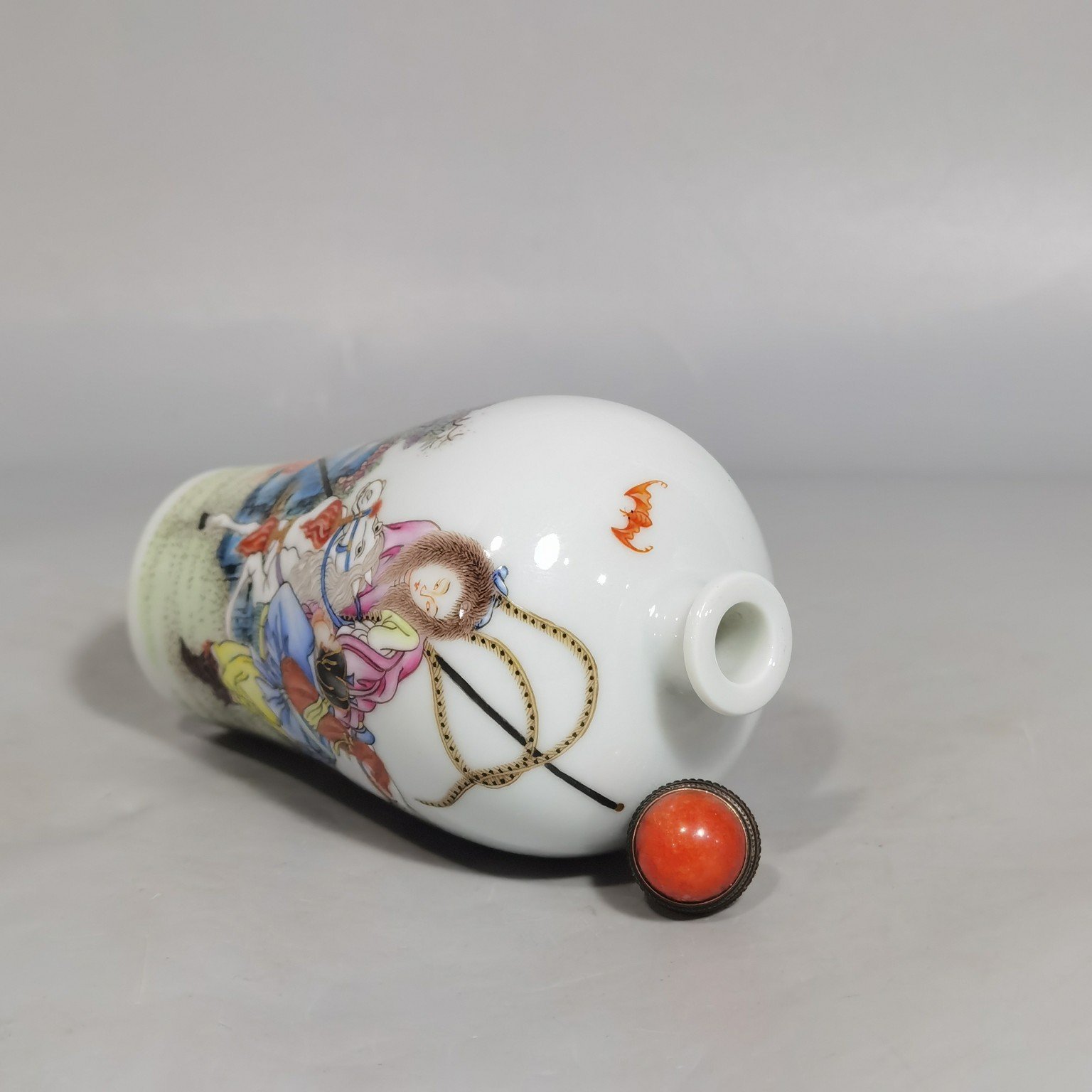 Qing Dynasty Qianlong Pastel Hua Mulan joined the army snuff bottle