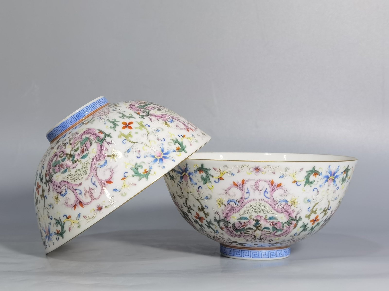 Qing Dynasty Qianlong Pastel red dragon bowl