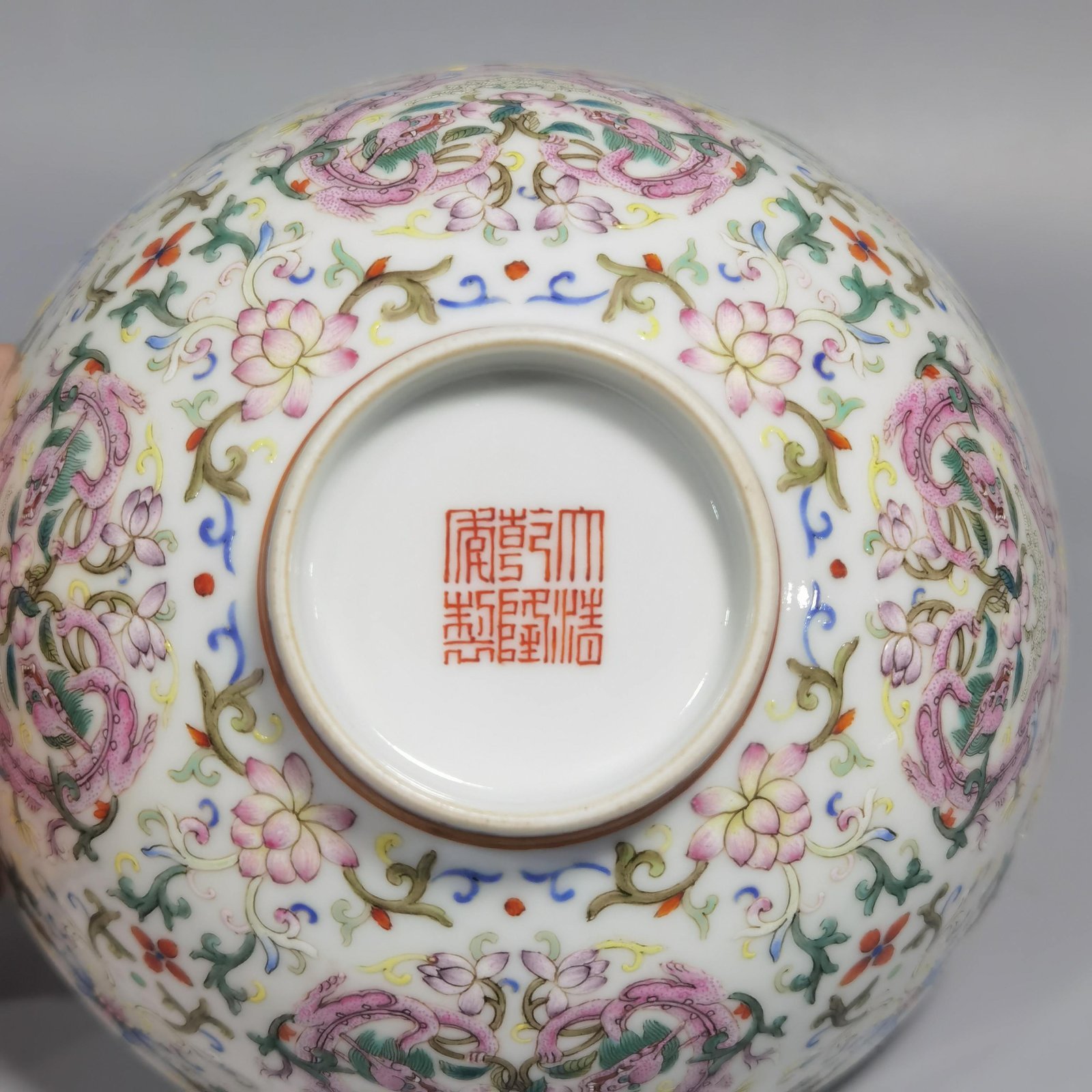 Qing Dynasty Qianlong Pastel red dragon bowl