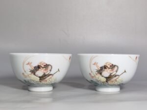 Qing Dynasty Qianlong pastel tea bowl with rhats