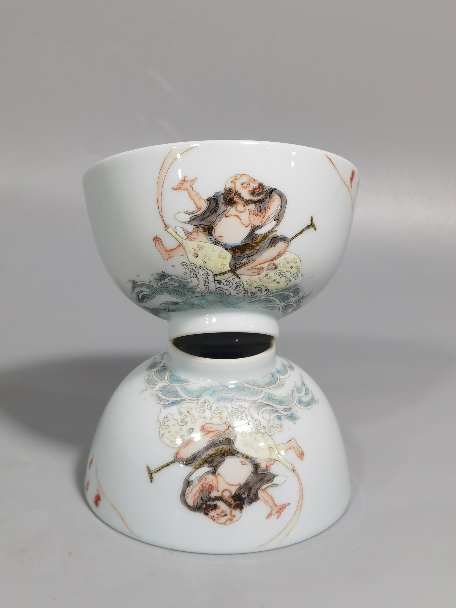 Qing Dynasty Qianlong pastel tea bowl with rhats