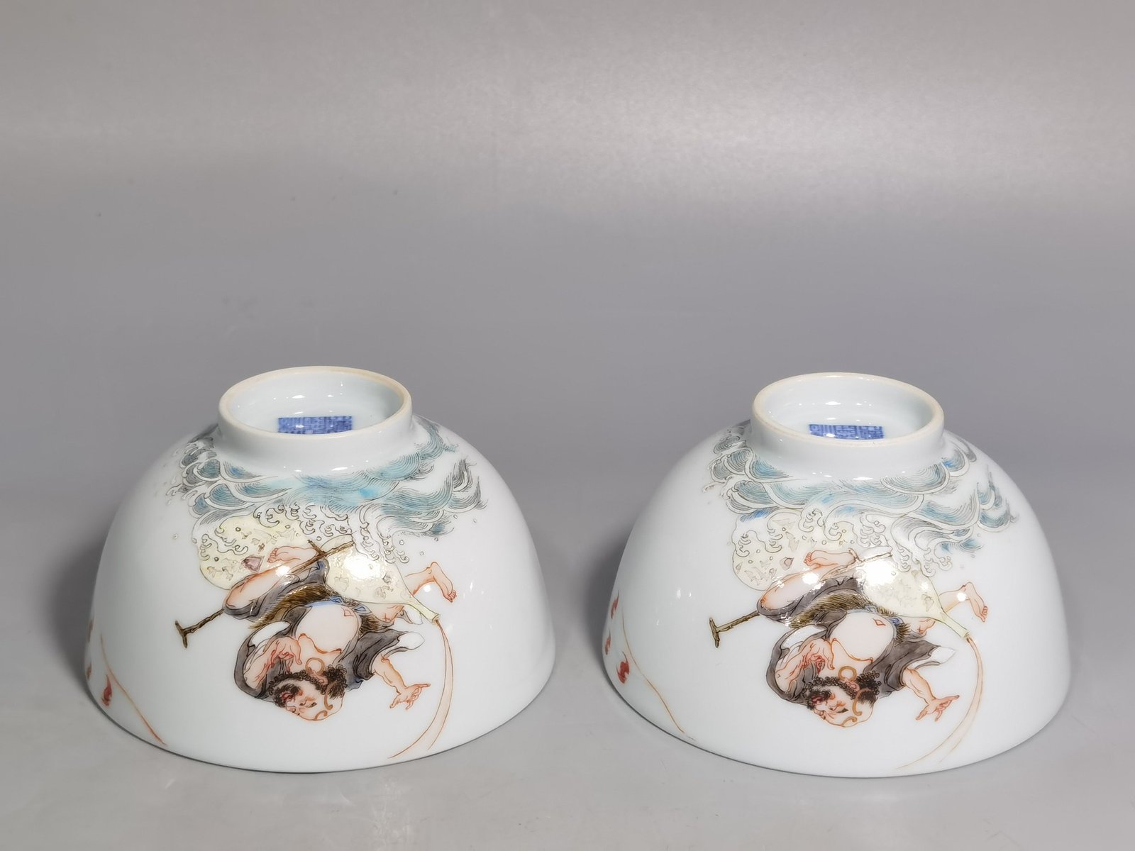 Qing Dynasty Qianlong pastel tea bowl with rhats