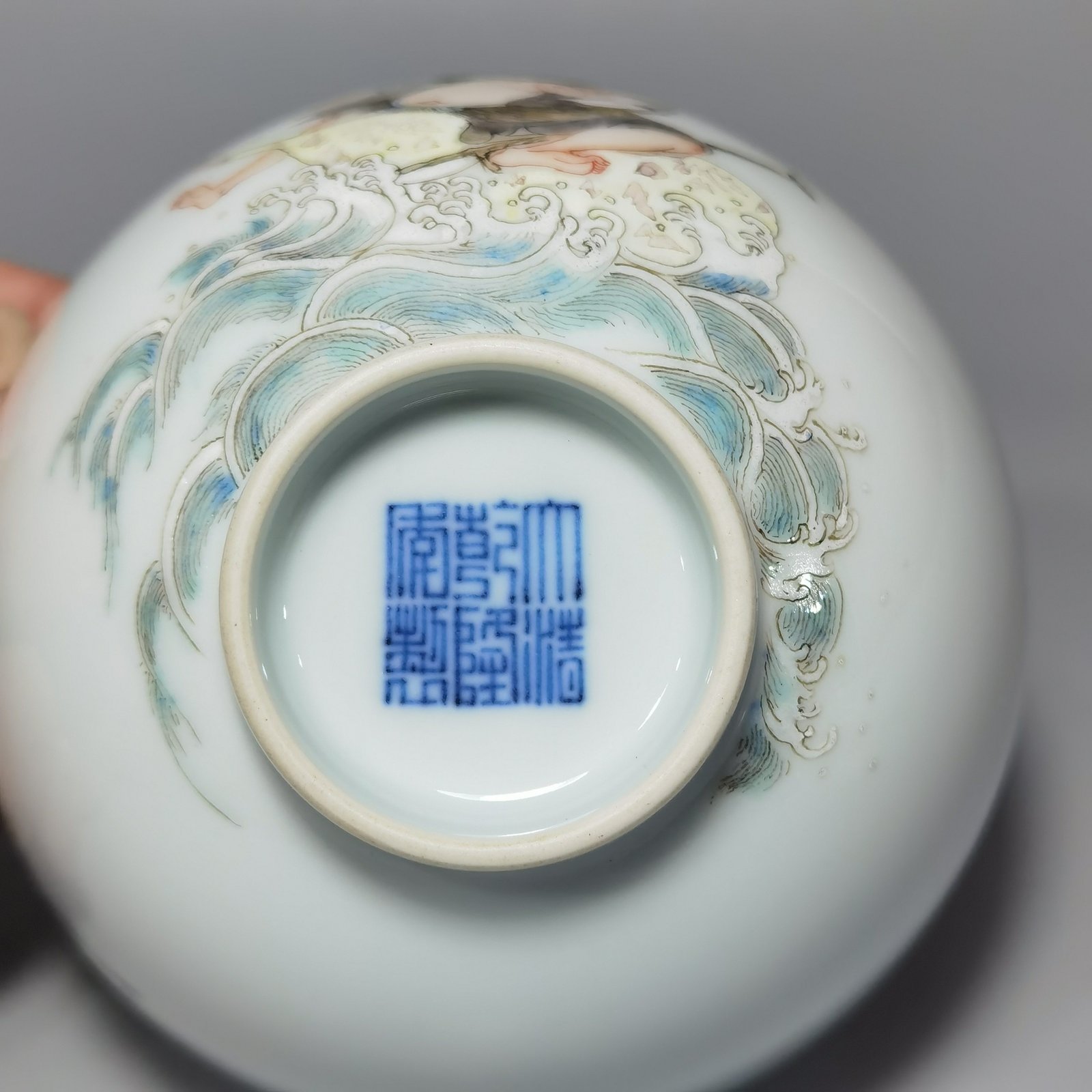 Qing Dynasty Qianlong pastel tea bowl with rhats