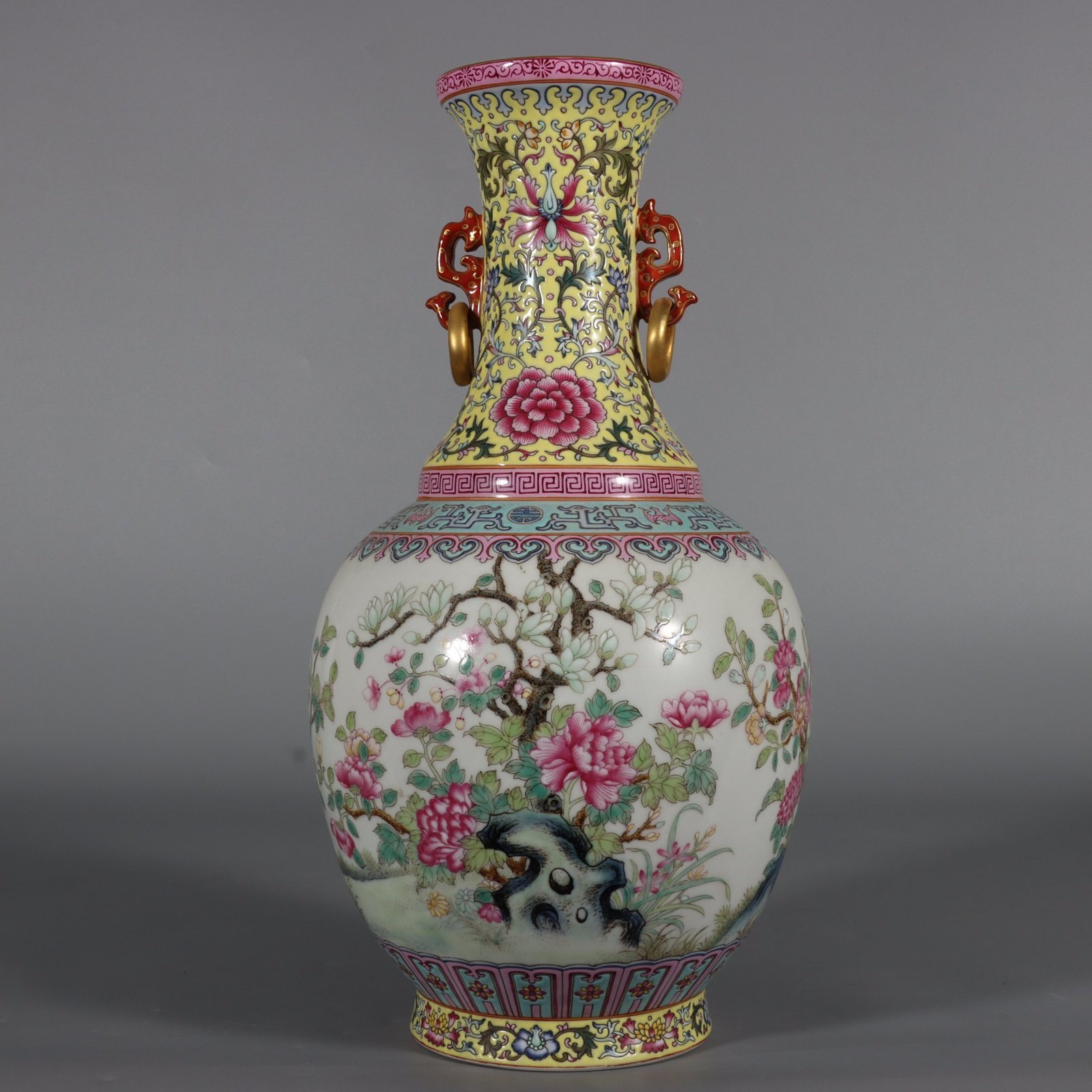 Qing Dynasty Qianlong pastel-yellow ground lotus flower pattern amphora