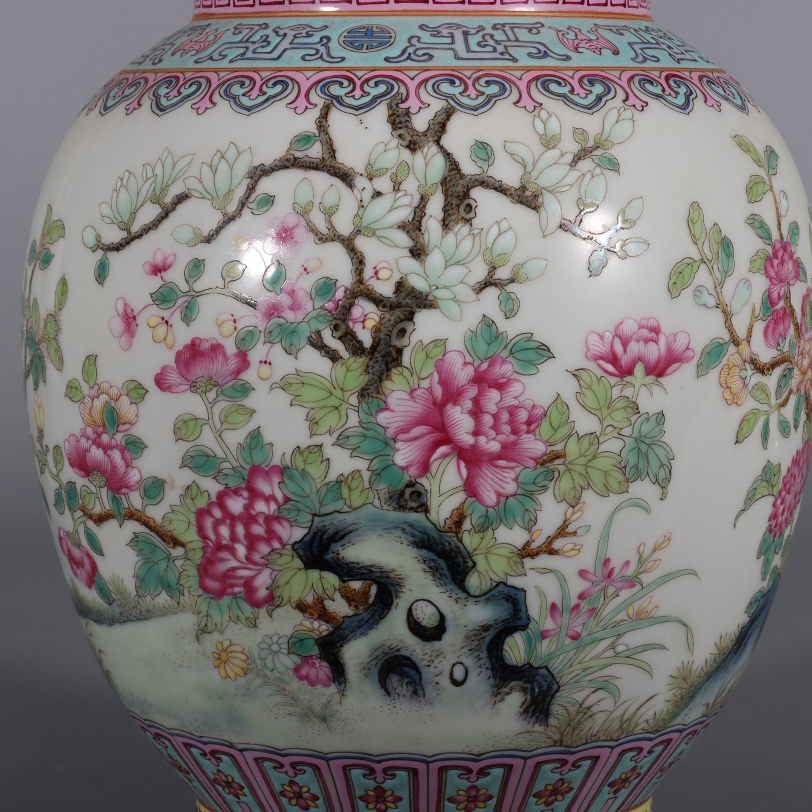 Qing Dynasty Qianlong pastel-yellow ground lotus flower pattern amphora