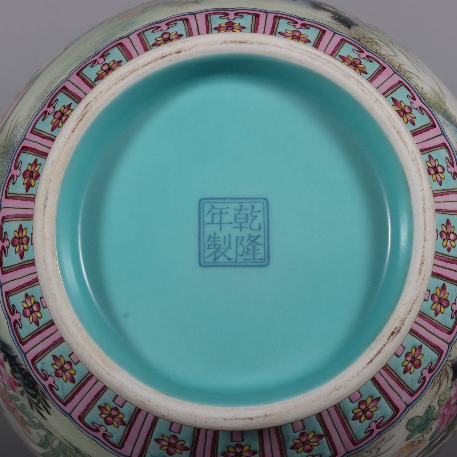 Qing Dynasty Qianlong pastel-yellow ground lotus flower pattern amphora