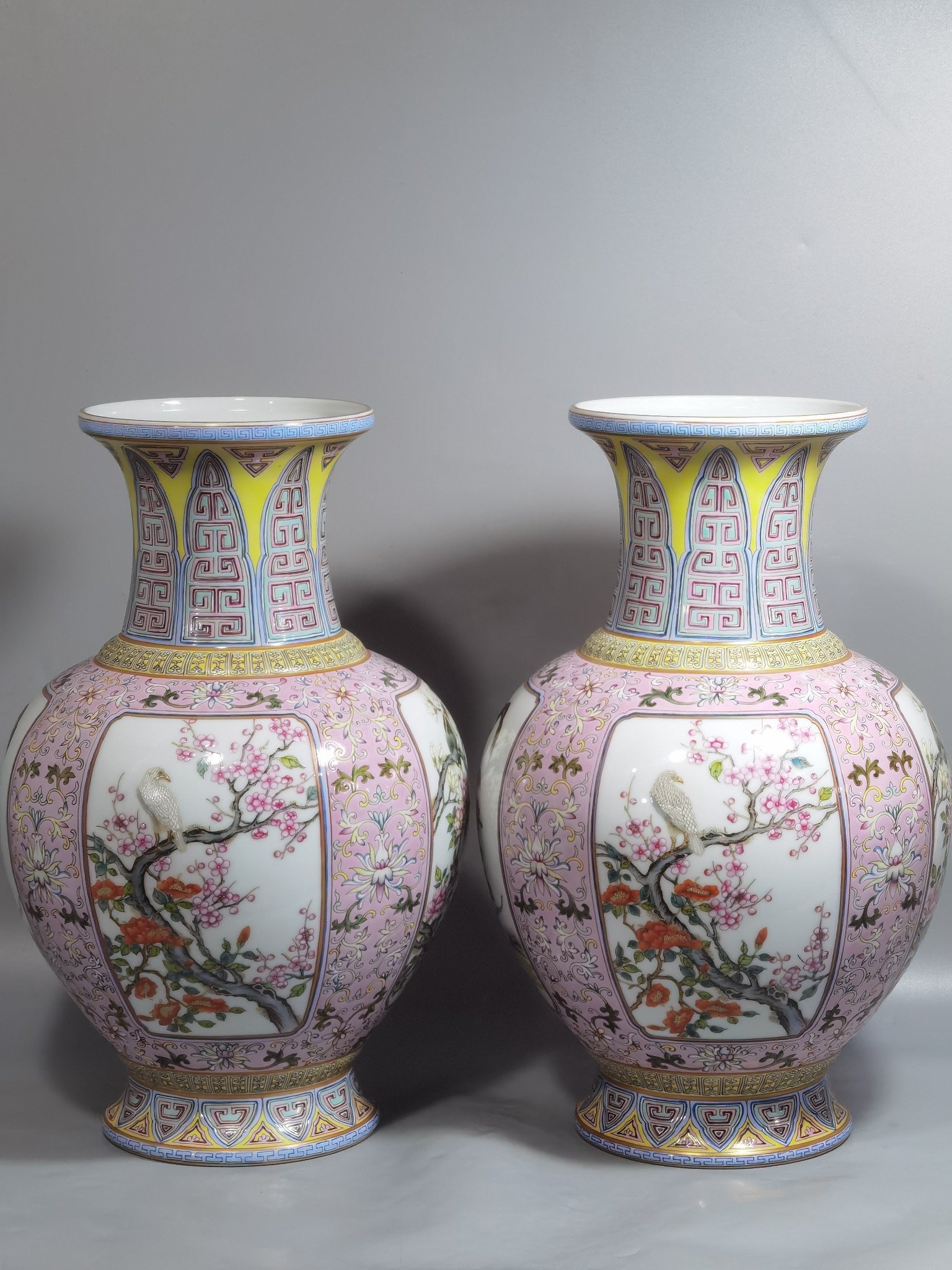 Qing Dynasty Qianlong pink ground pattern open window vase