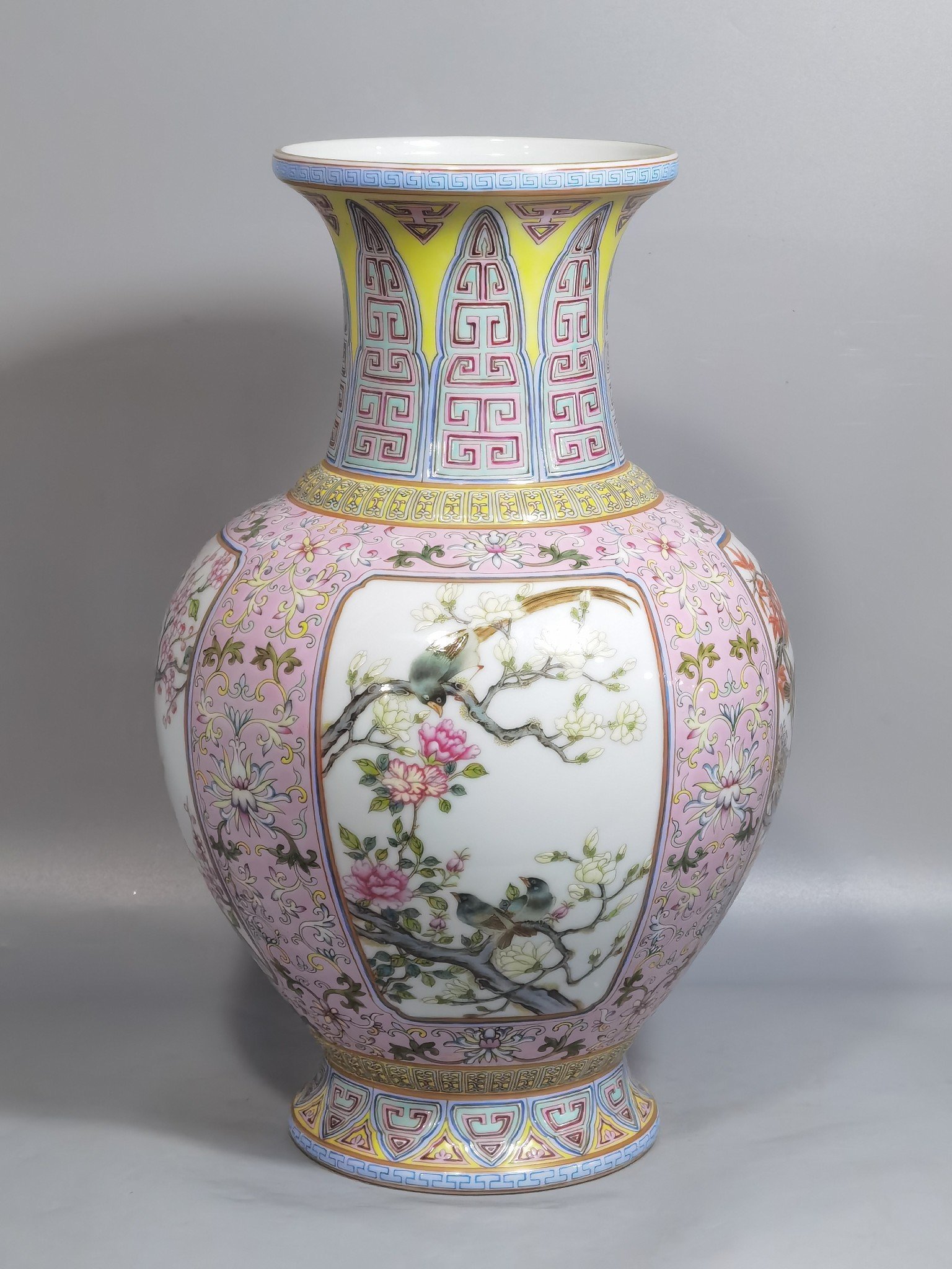 Qing Dynasty Qianlong pink ground pattern open window vase