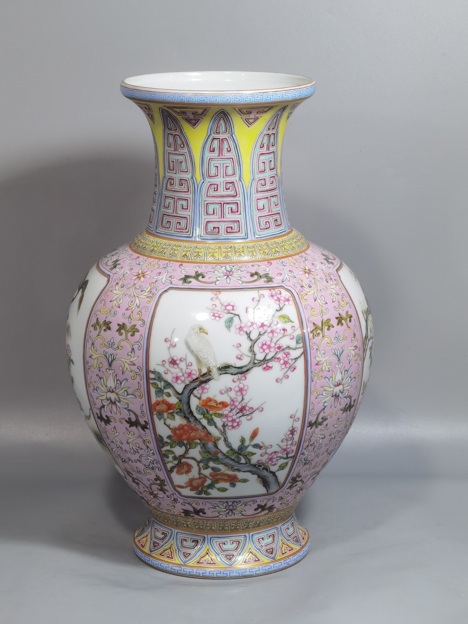 Qing Dynasty Qianlong pink ground pattern open window vase