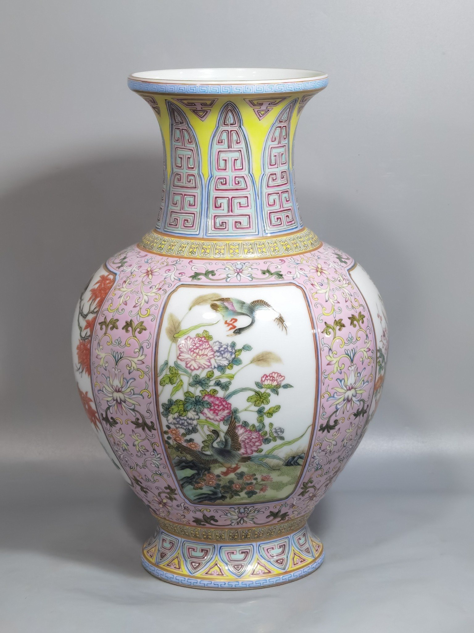 Qing Dynasty Qianlong pink ground pattern open window vase