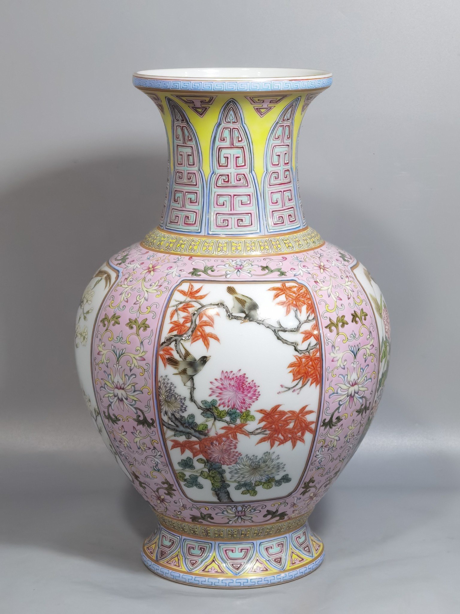 Qing Dynasty Qianlong pink ground pattern open window vase