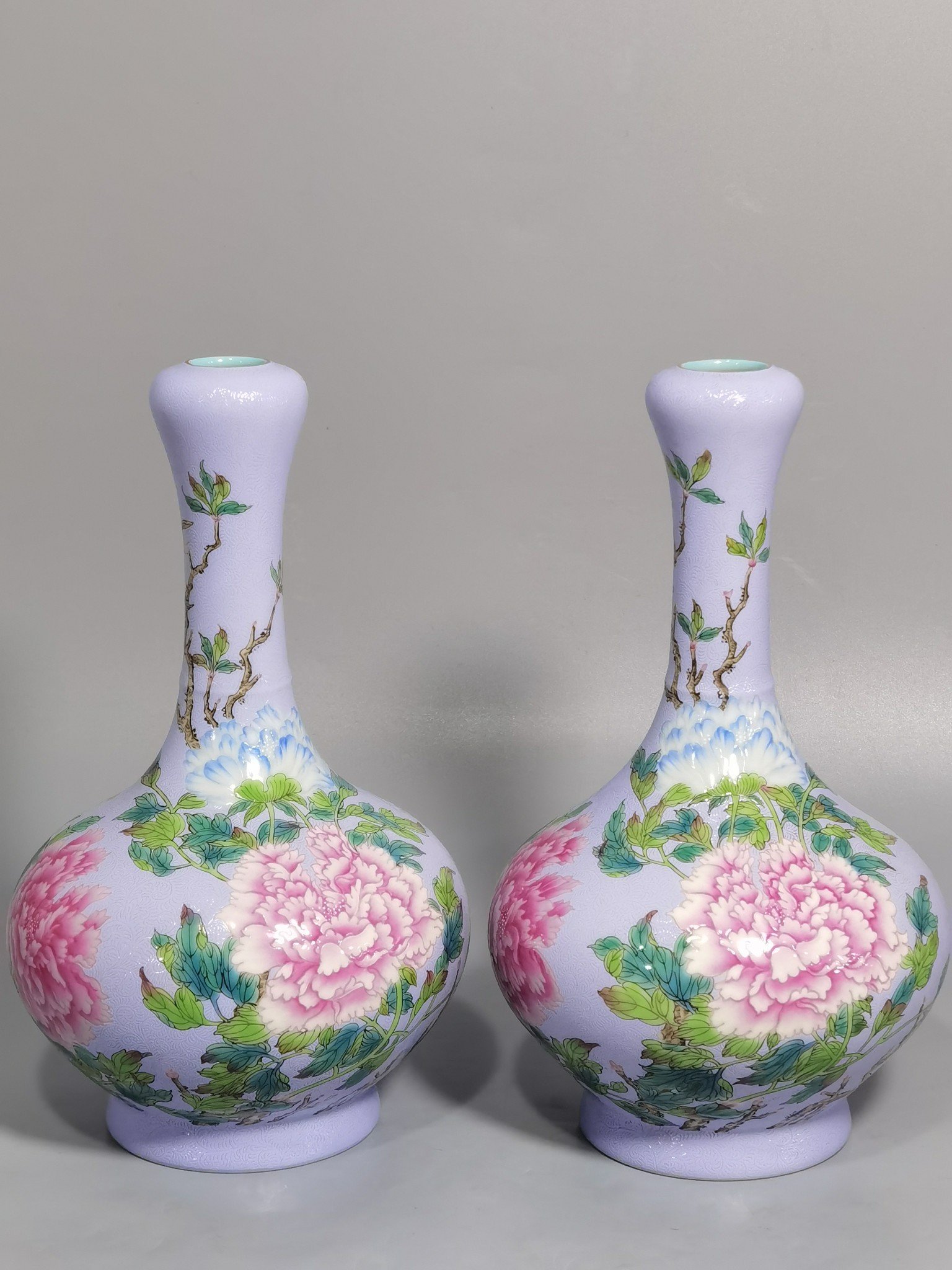 Qing Dynasty Qianlong purple ground pastel peony flower garlic vase