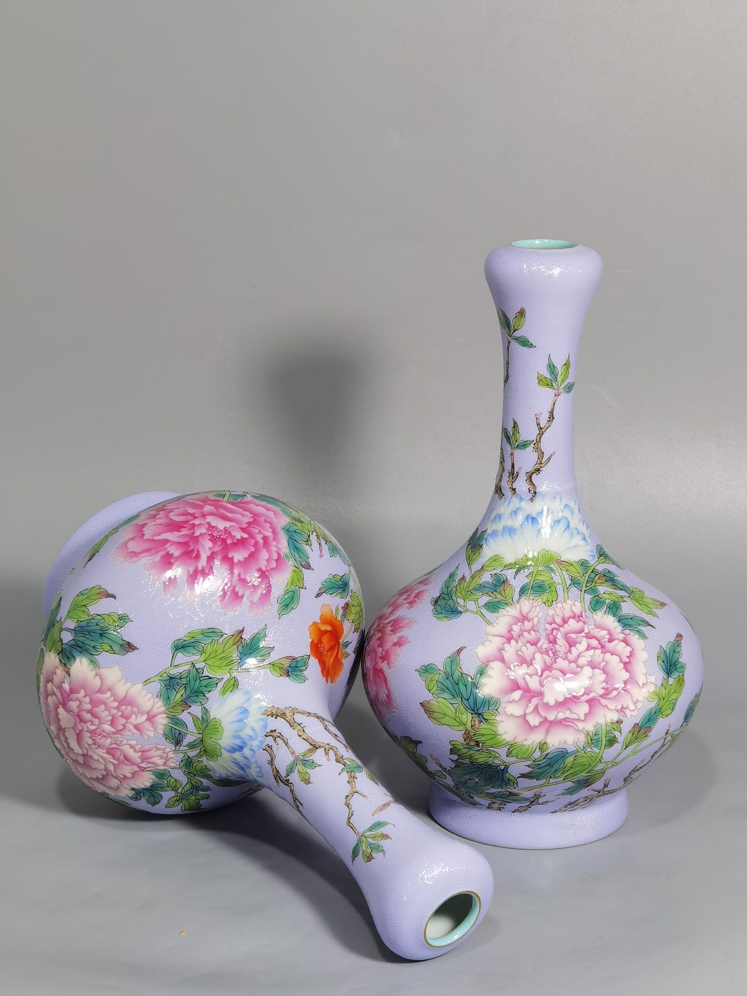 Qing Dynasty Qianlong purple ground pastel peony flower garlic vase