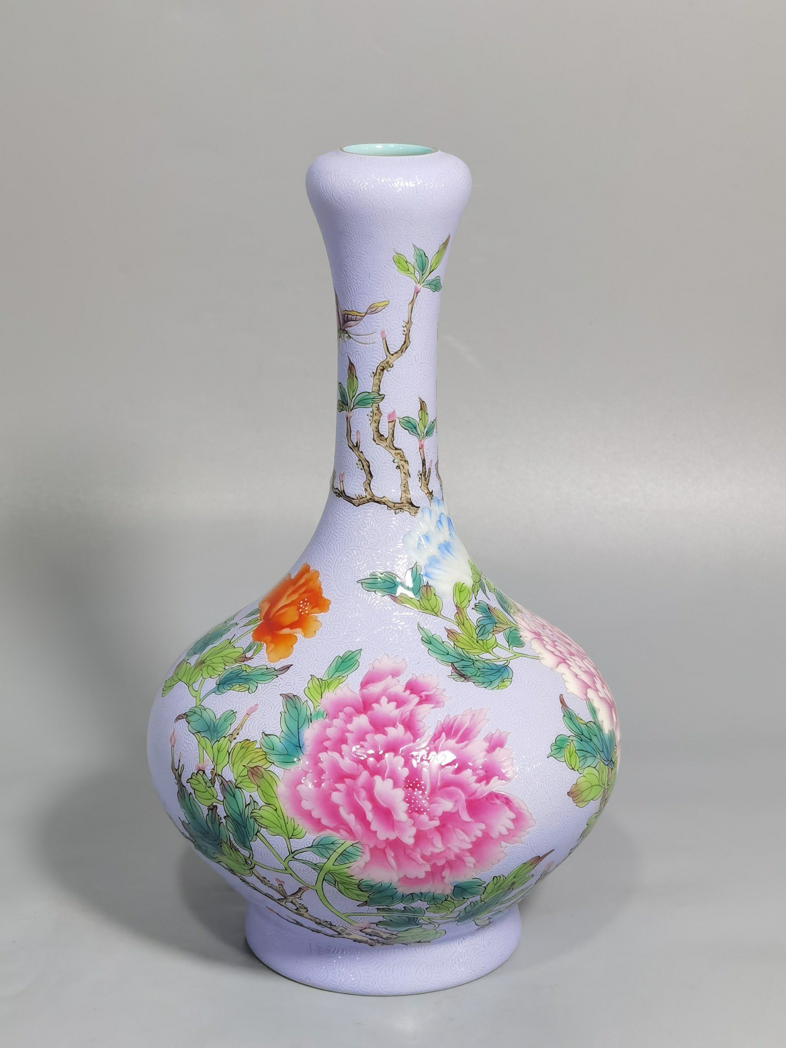 Qing Dynasty Qianlong purple ground pastel peony flower garlic vase