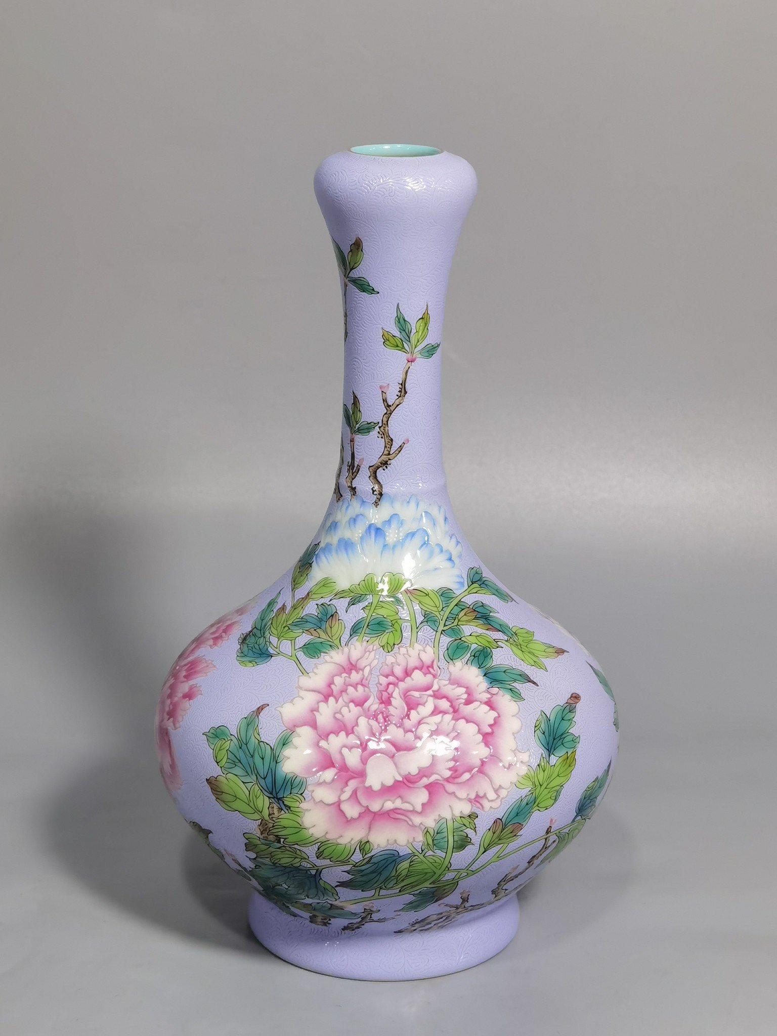 Qing Dynasty Qianlong purple ground pastel peony flower garlic vase