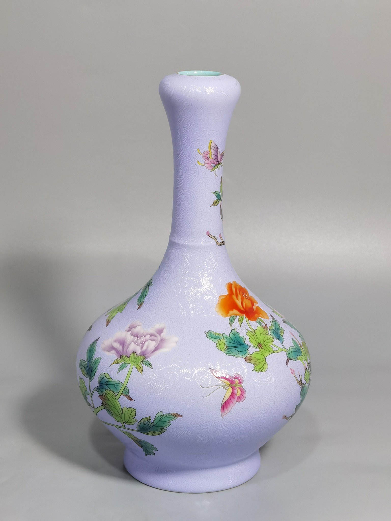 Qing Dynasty Qianlong purple ground pastel peony flower garlic vase