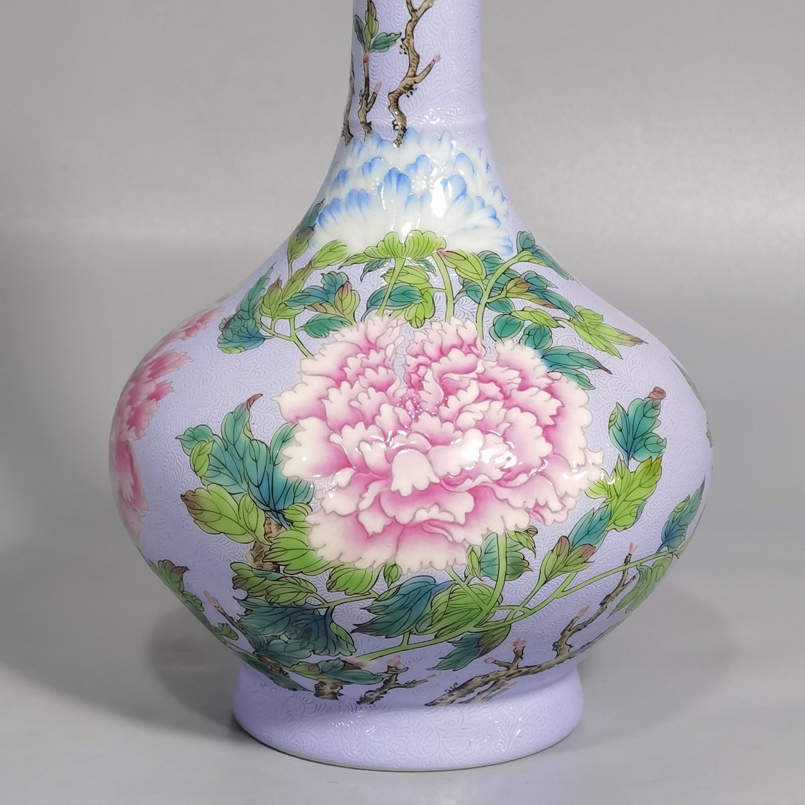 Qing Dynasty Qianlong purple ground pastel peony flower garlic vase