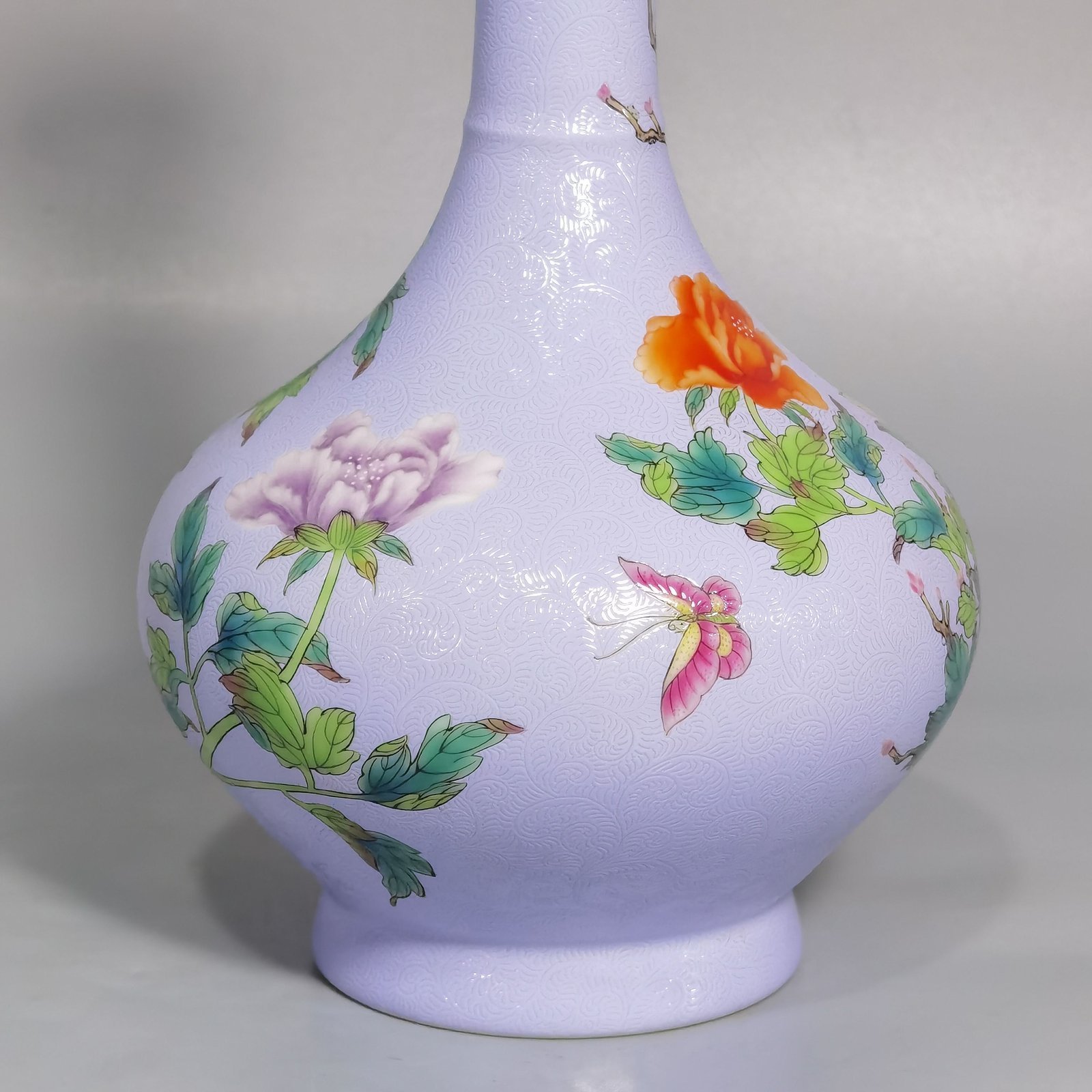 Qing Dynasty Qianlong purple ground pastel peony flower garlic vase