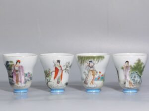 Qing Dynasty Qianlong green color pattern with gold border four beauties cup
