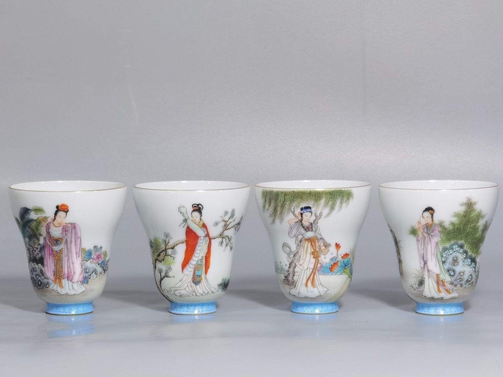 Qing Dynasty Qianlong green color pattern with gold border four beauties cup