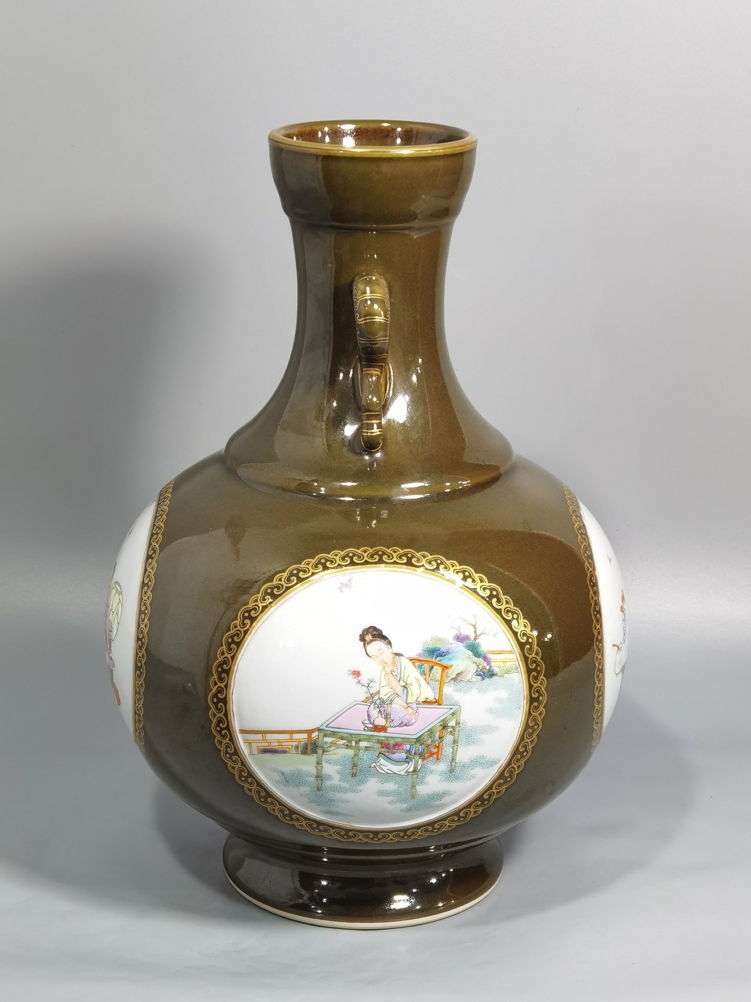 Qing Dynasty Qianlong tea powder glaze window pastel character story mphora