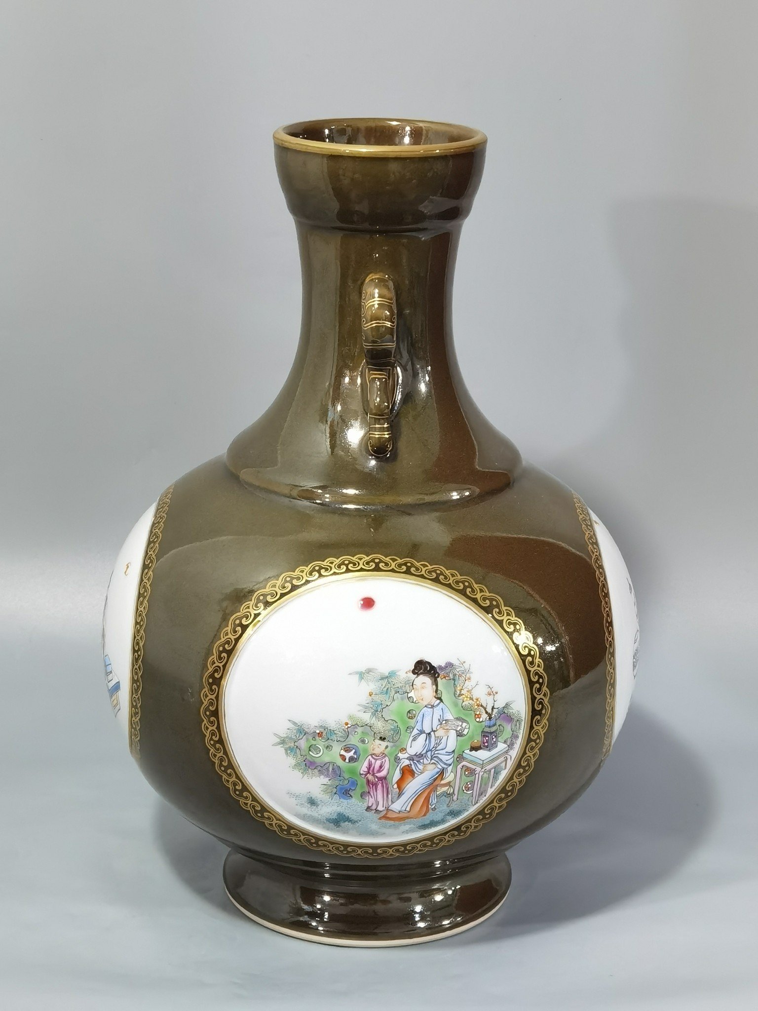 Qing Dynasty Qianlong tea powder glaze window pastel character story mphora