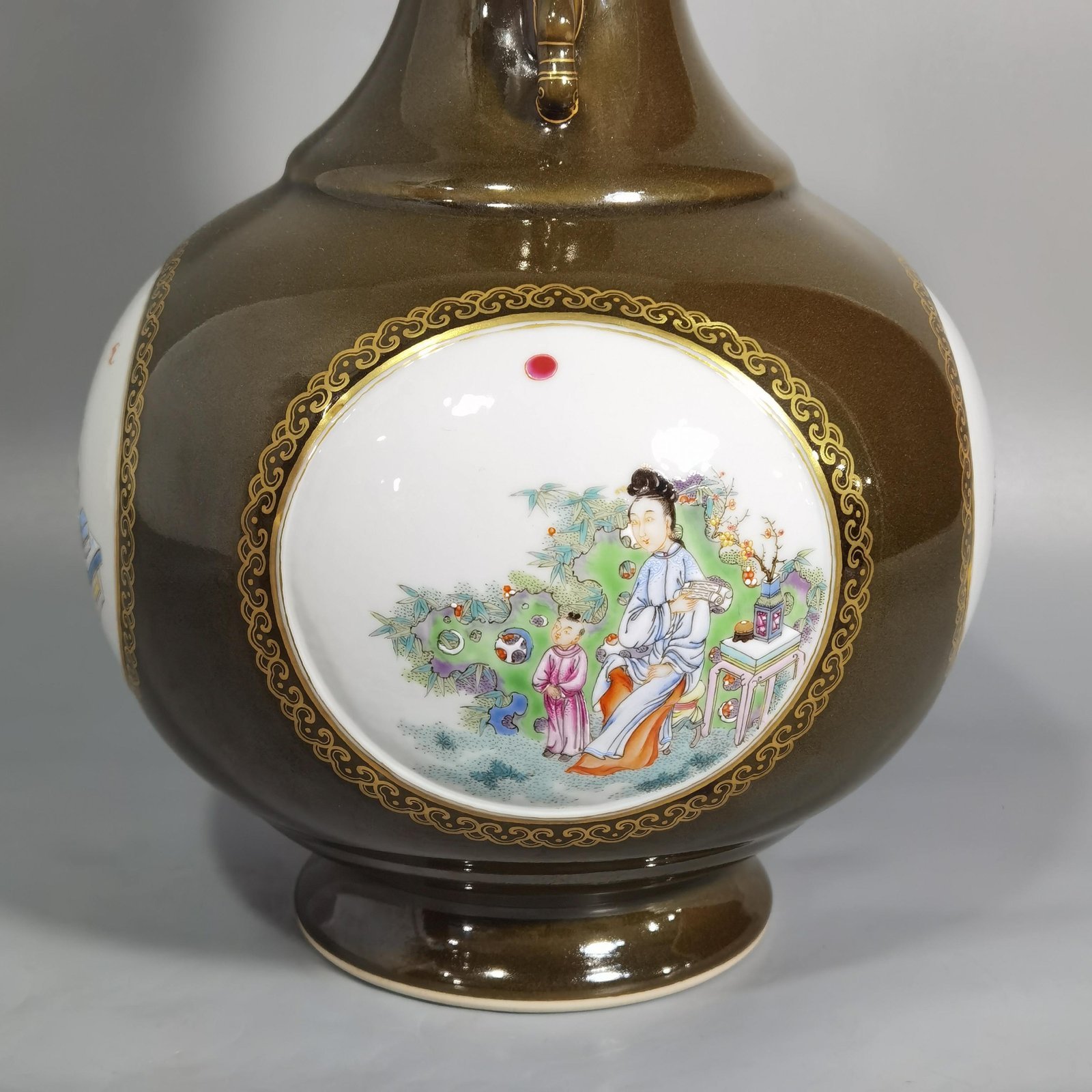 Qing Dynasty Qianlong tea powder glaze window pastel character story mphora