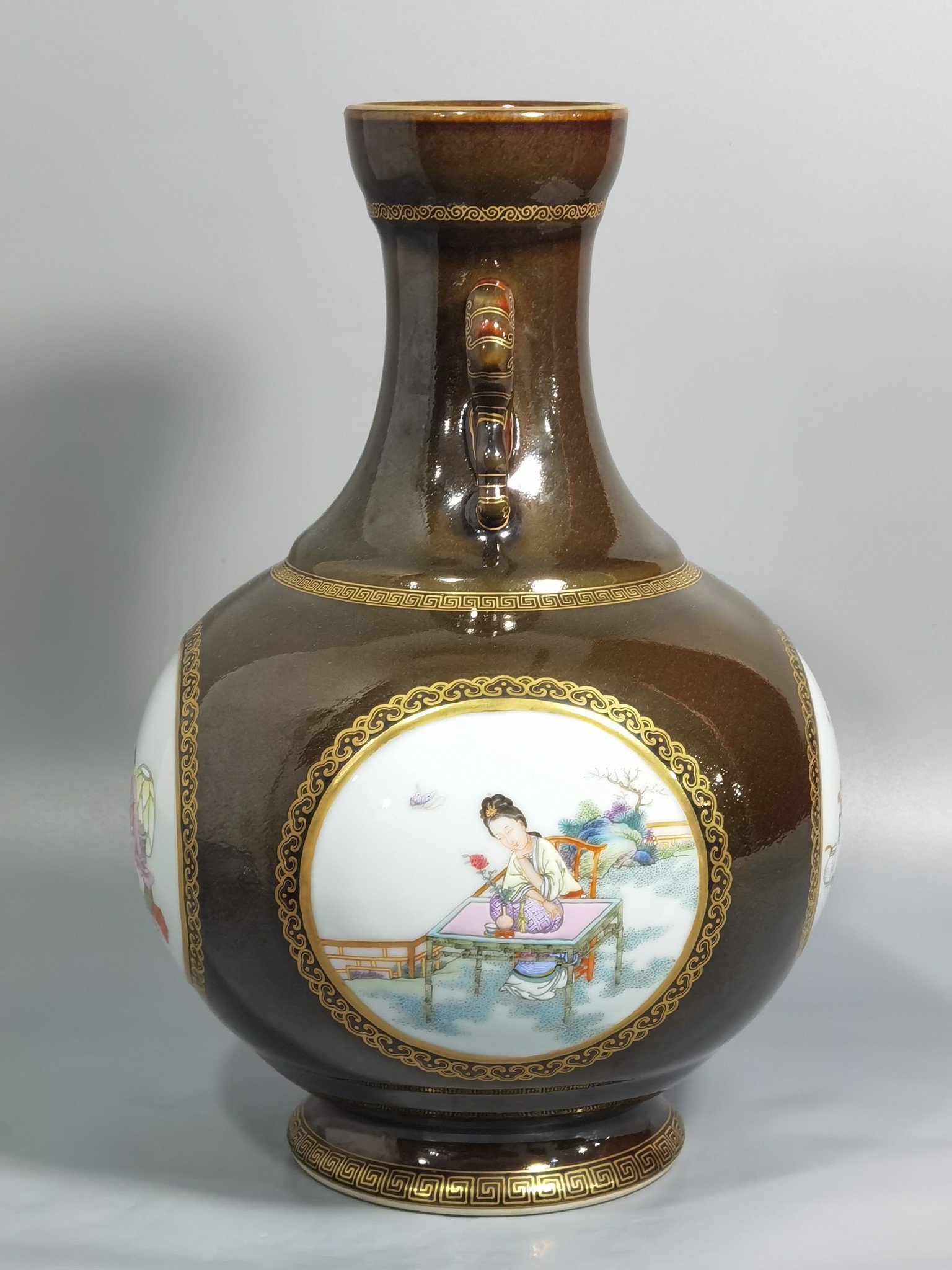 Qing Dynasty Qianlong tea powder glaze window pastel character story mphora