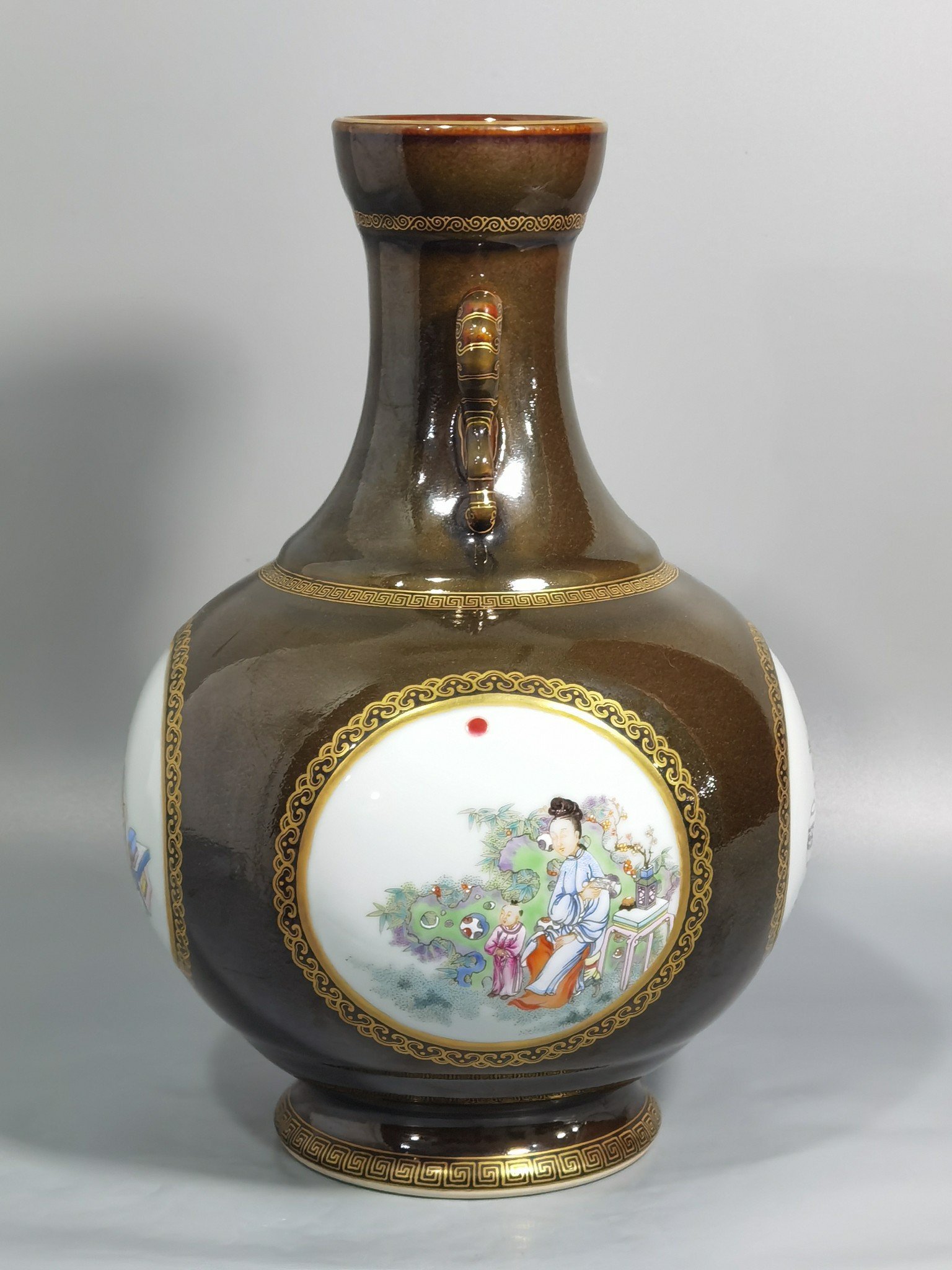 Qing Dynasty Qianlong tea powder glaze window pastel character story mphora