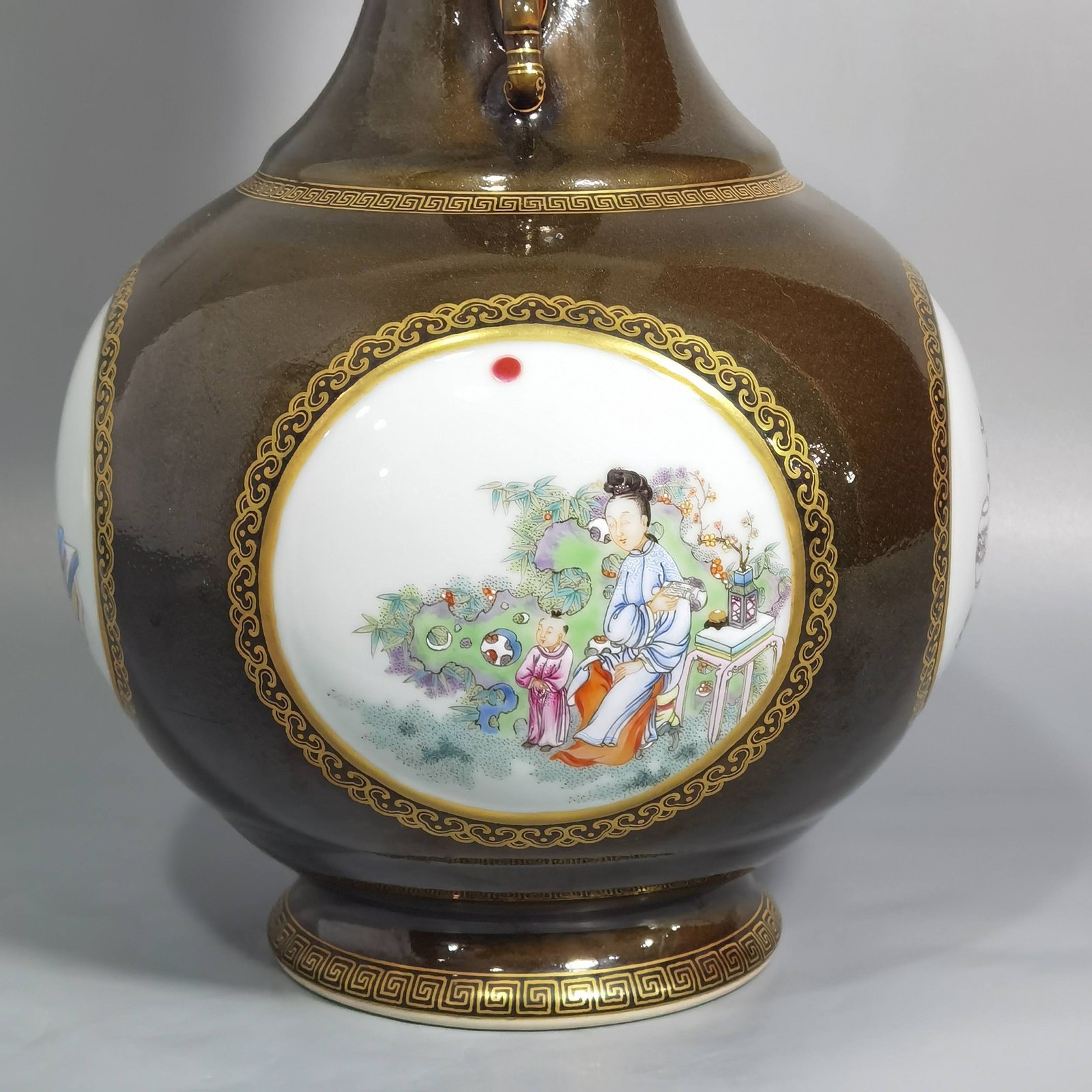 Qing Dynasty Qianlong tea powder glaze window pastel character story mphora