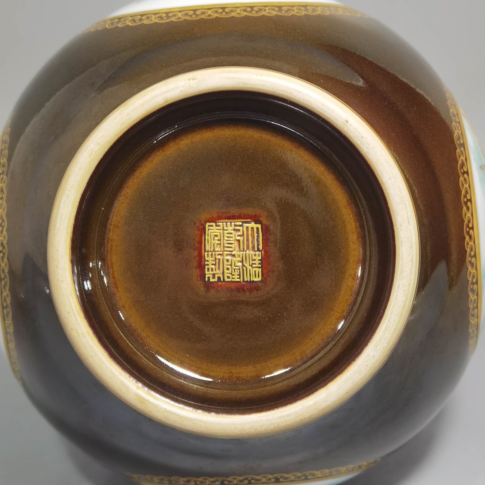 Qing Dynasty Qianlong tea powder glaze window pastel character story mphora