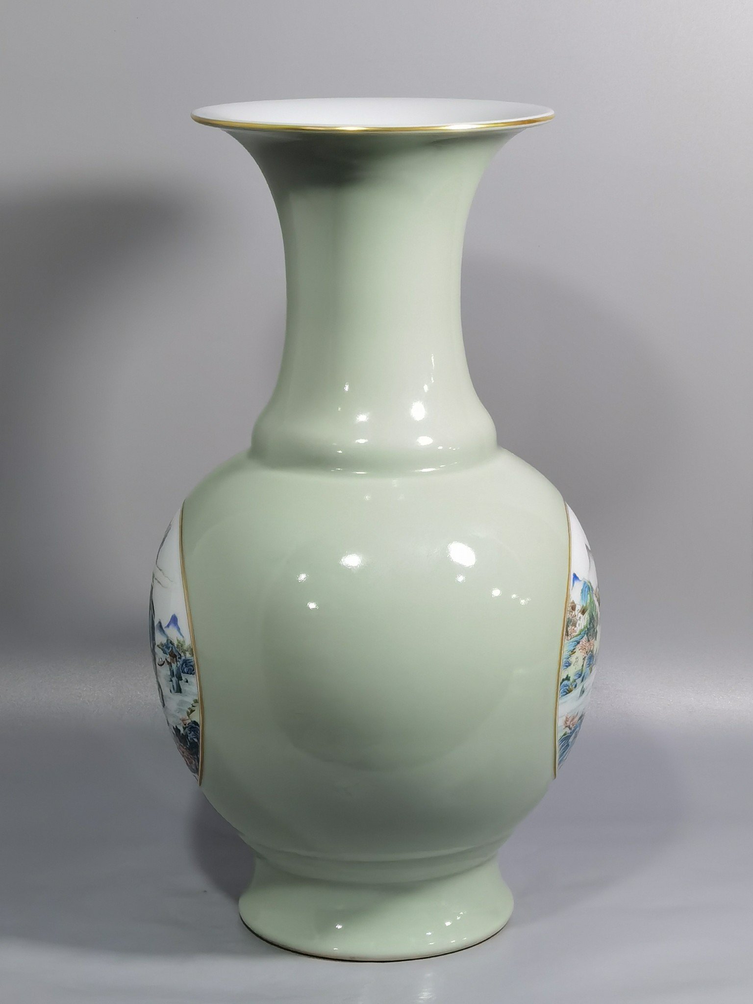 Qing Dynasty Qianlong bean green glaze with window pastel and scape and figure skimming bottle