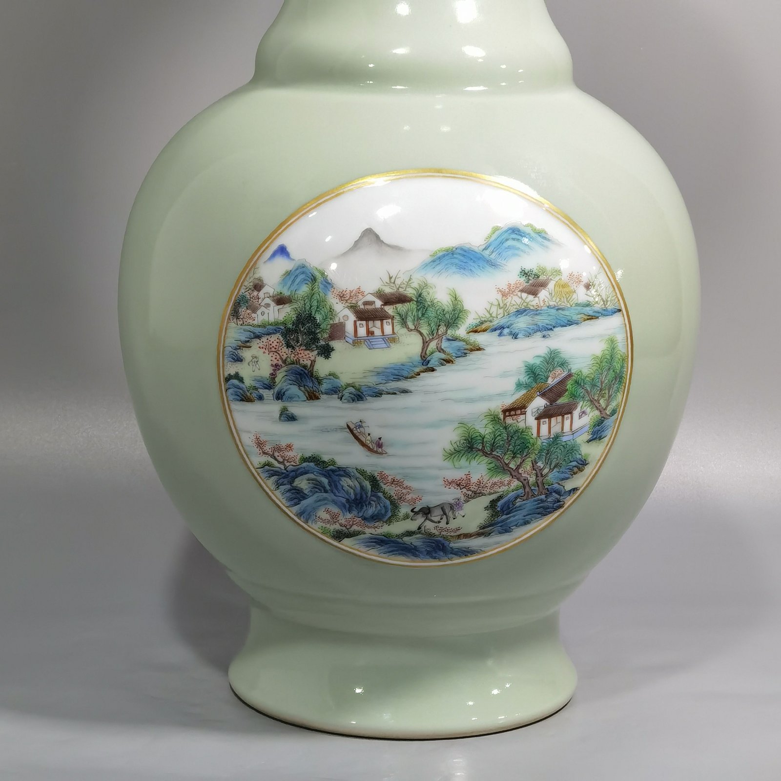 Qing Dynasty Qianlong bean green glaze with window pastel and scape and figure skimming bottle