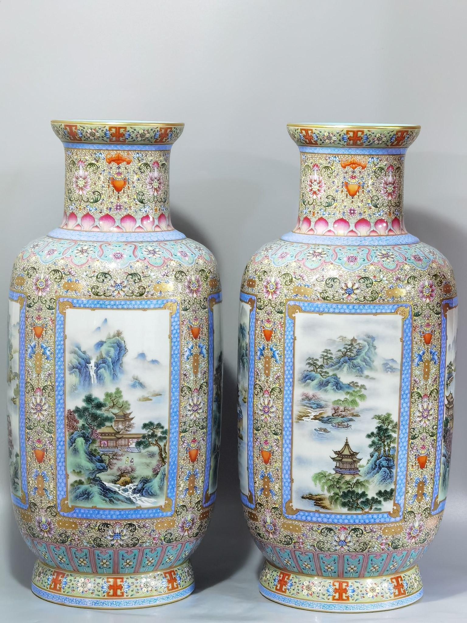 Qing Dynasty Qianlong Pastel famille rose Vase