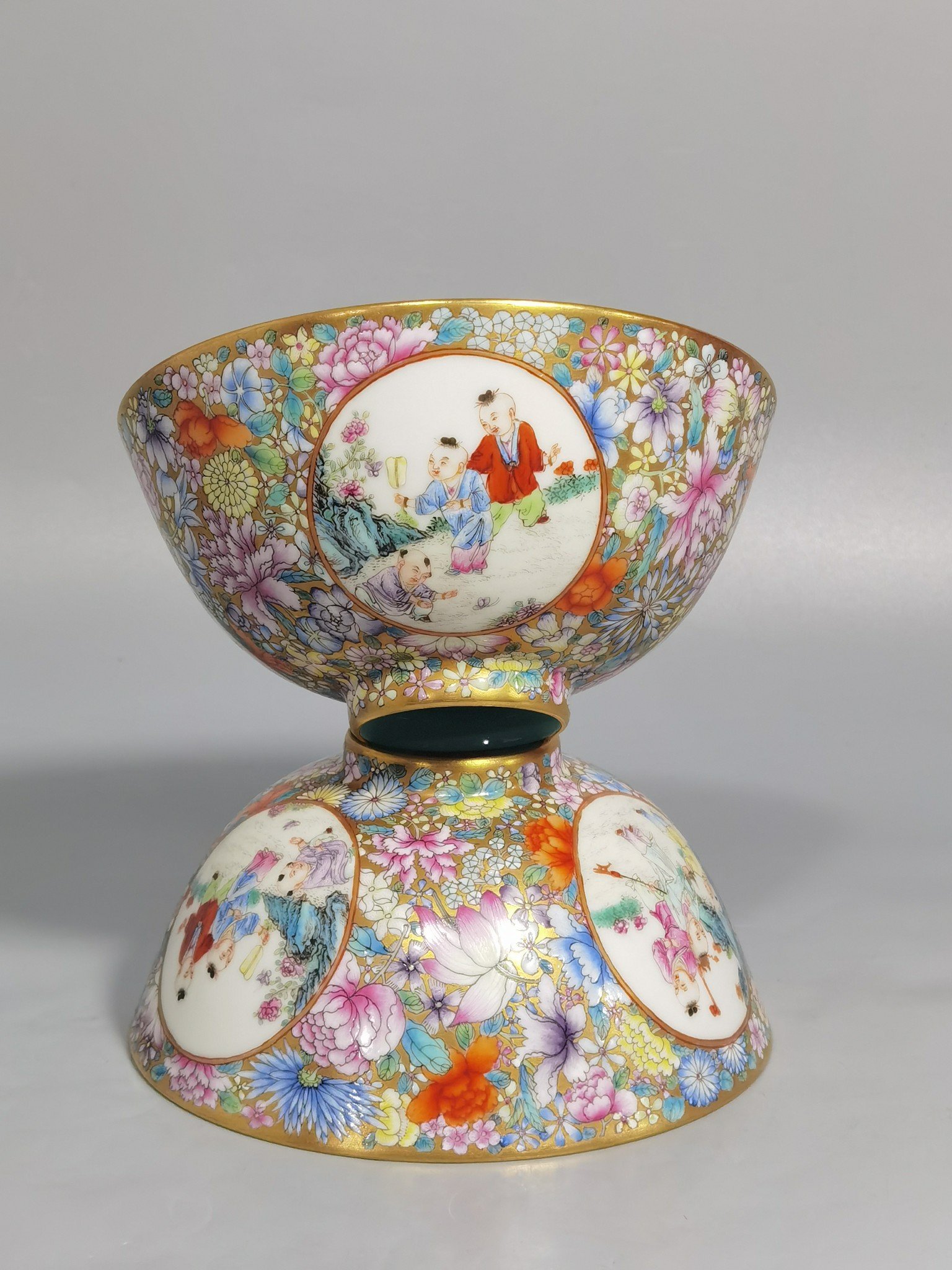 Qing Dynasty Qianlong pair of Gemdale pink color window-opening baby play bowl