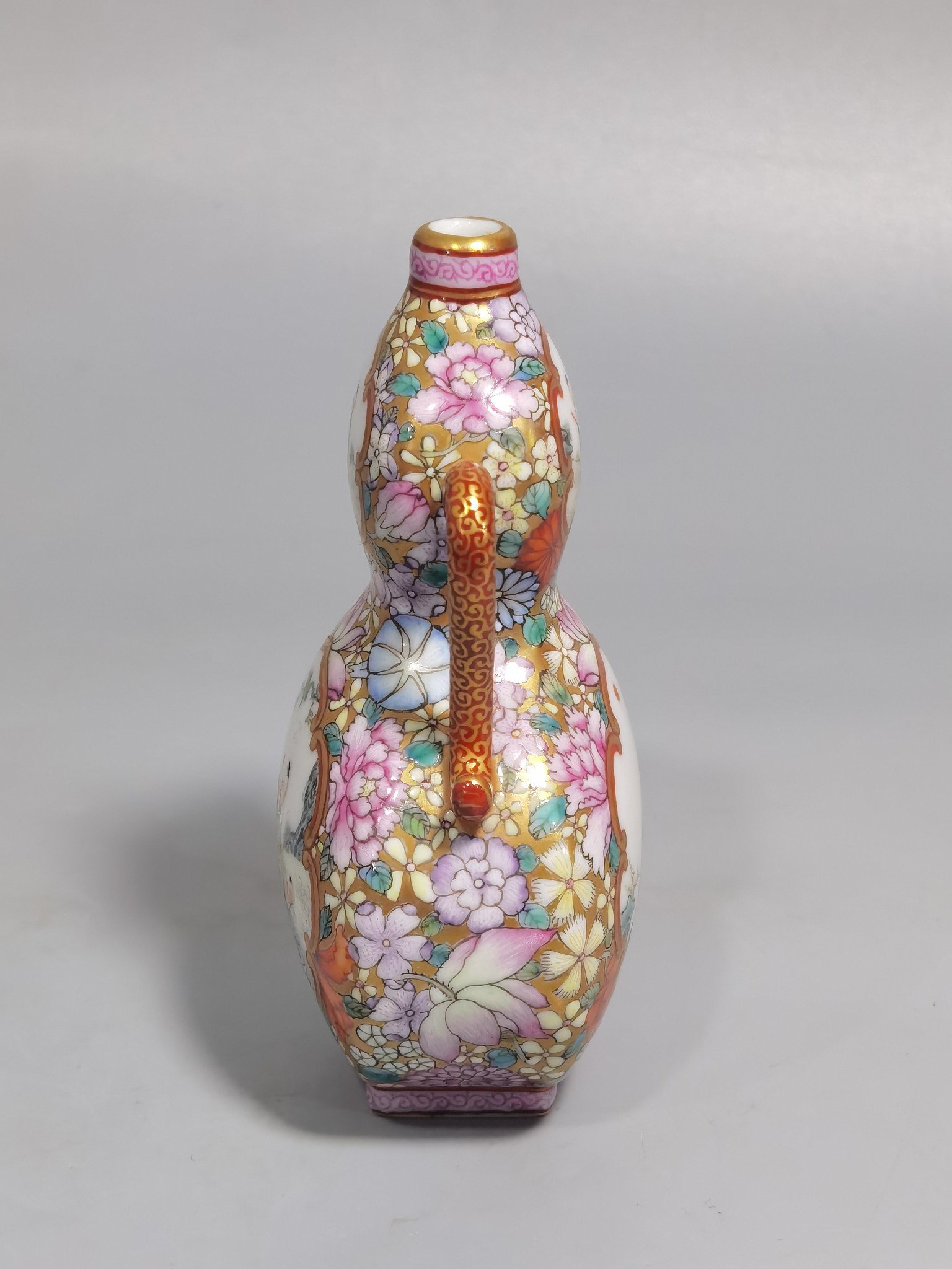 Qing Dynasty Qianlong pair of Jindi pastel windowed Jiuyizi binaural flat vases