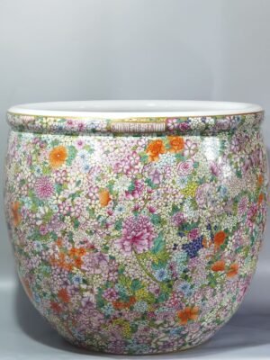 Qing Dynasty Qianlong large gold-colored pastel flower vat