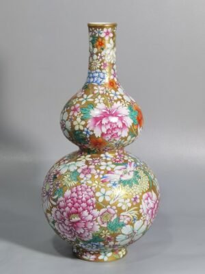 Qing Dynasty Qianlong gold-colored pastel hundred-flower st and ing gourd vase