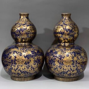 Qing Dynasty Qianlong blue-glazed gourd vase