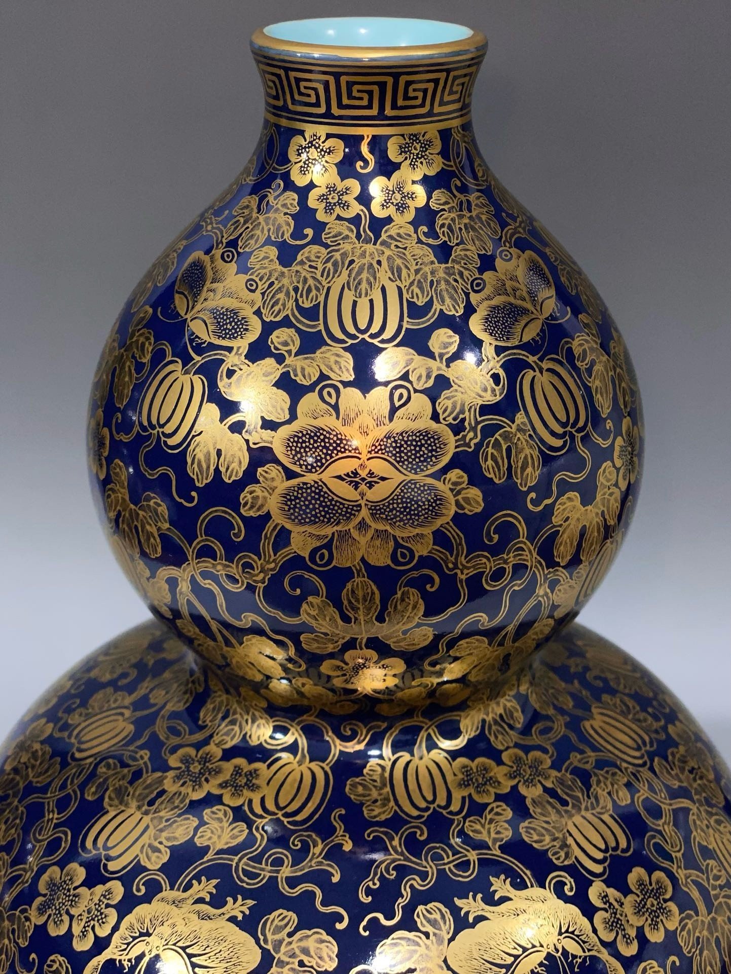 Qing Dynasty Qianlong blue-glazed gourd vase