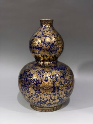 Qing Dynasty Qianlong blue-glazed gourd vase