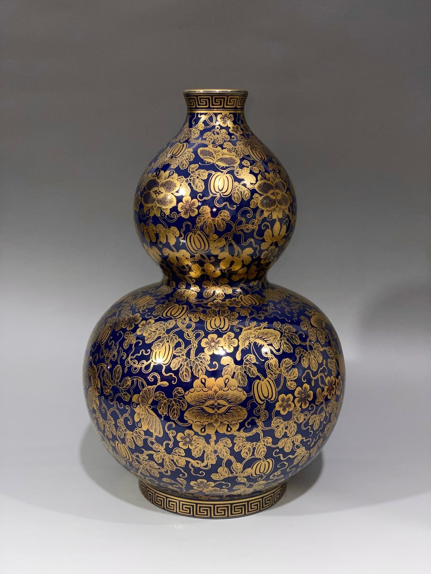 Qing Dynasty Qianlong blue-glazed gourd vase