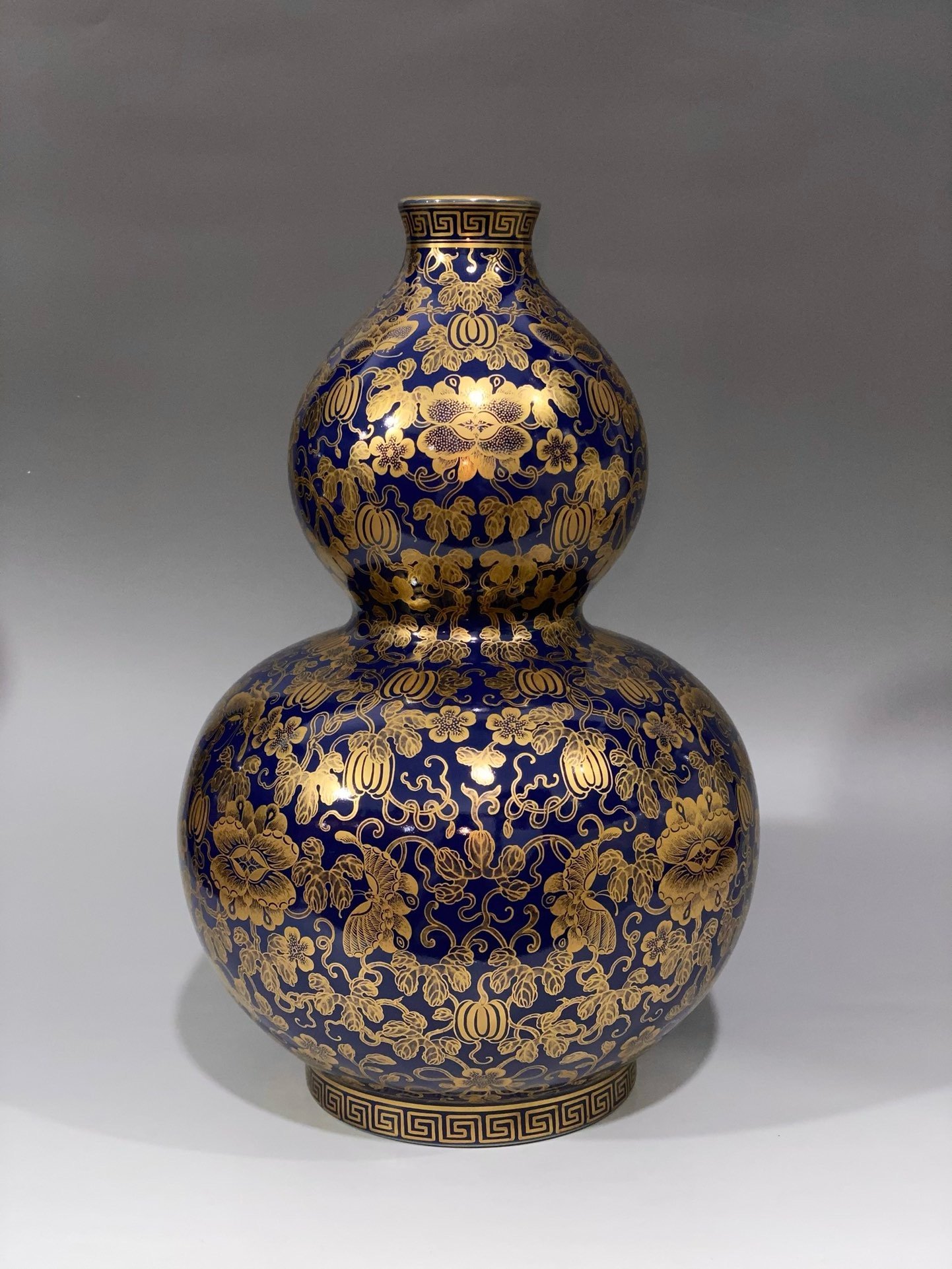 Qing Dynasty Qianlong blue-glazed gourd vase
