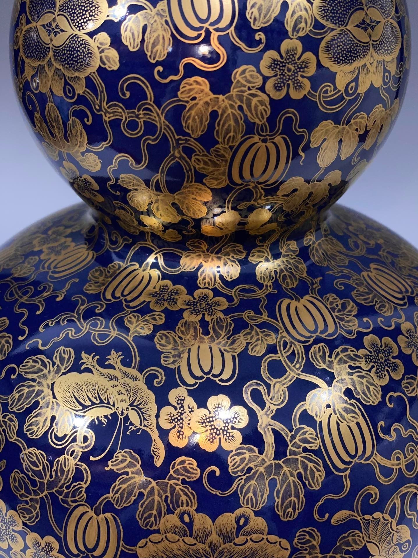 Qing Dynasty Qianlong blue-glazed gourd vase