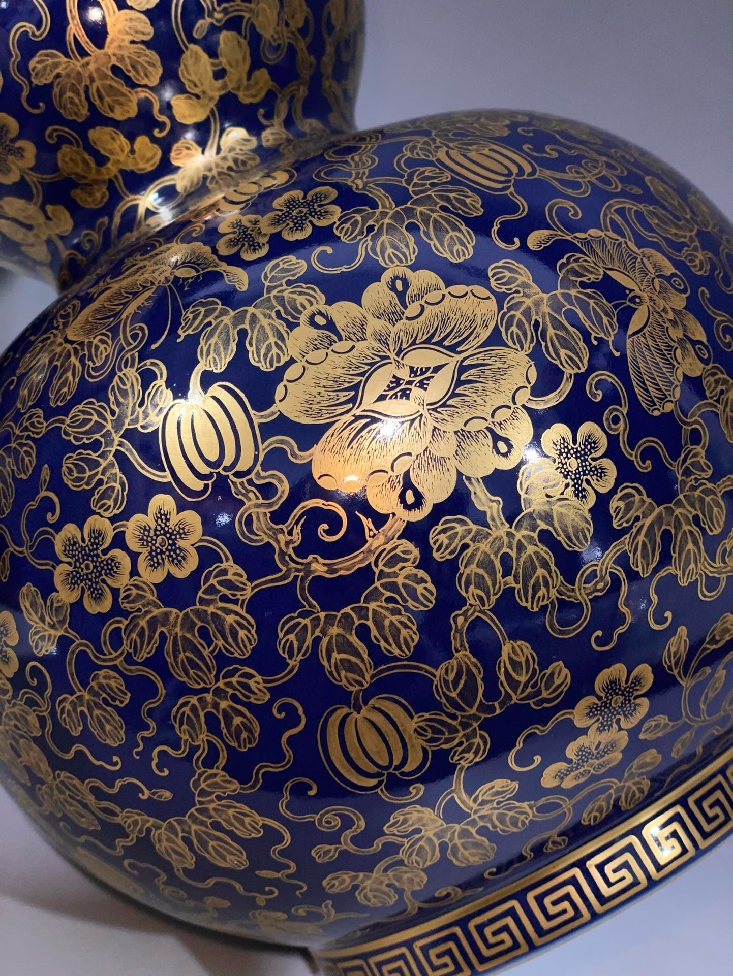 Qing Dynasty Qianlong blue-glazed gourd vase